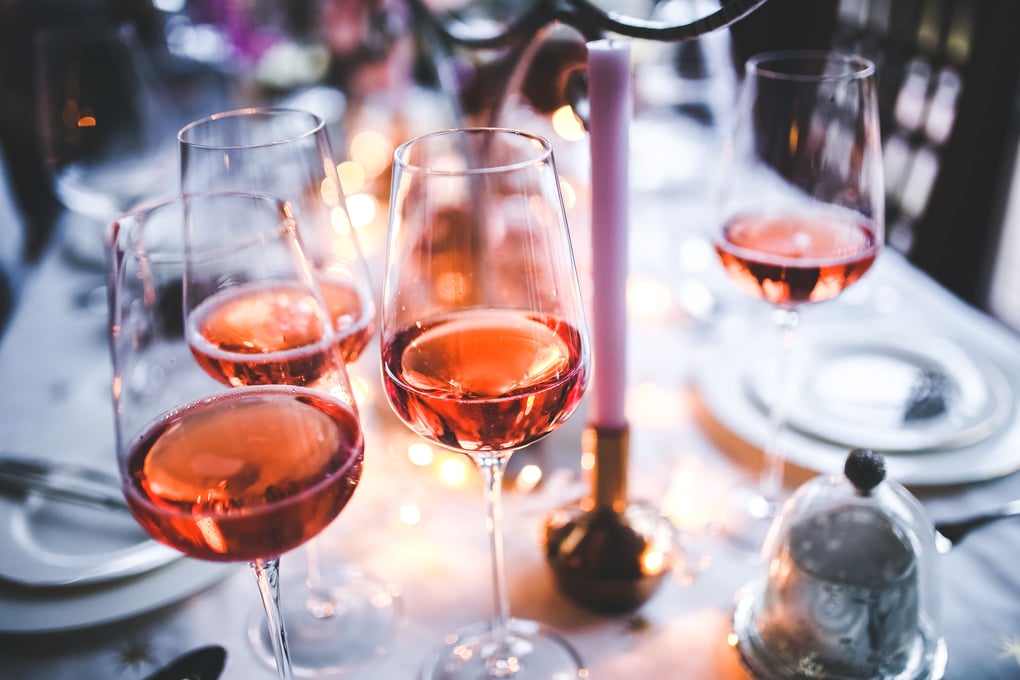 alcohol party glass table