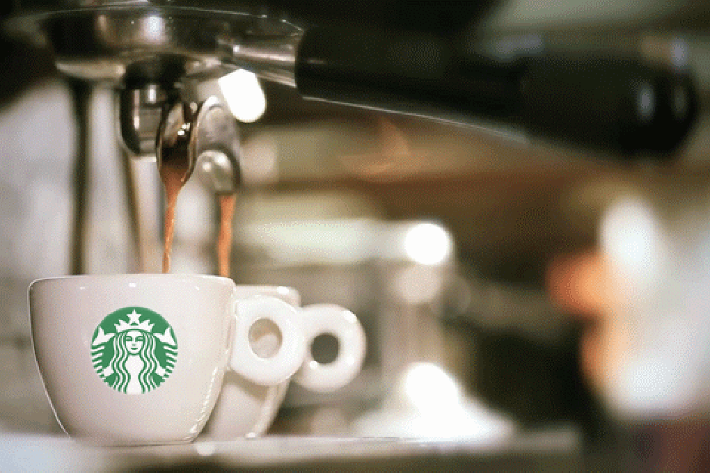 coffee into mugs