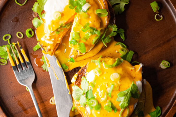 Khao Soi Eggs Benedict